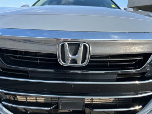Used 2021 Honda Accord Touring image 9