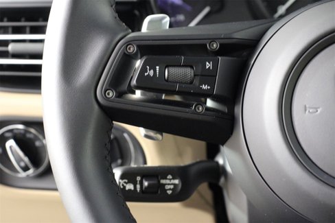 Certified 2025 Porsche Macan Turbo image 14