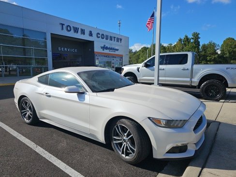 Used 2017 Ford Mustang Coupe image 4