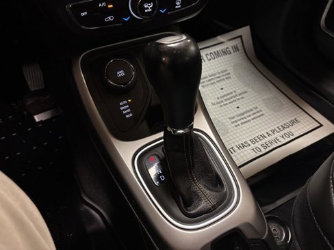 Used 2019 Jeep Compass Latitude w/ Cold Weather Group image 14