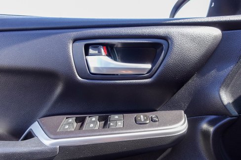 Used 2017 Toyota Camry SE image 11