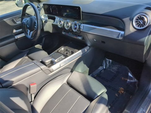 Used 2021 Mercedes-Benz GLB 250 w/ Premium Package image 12