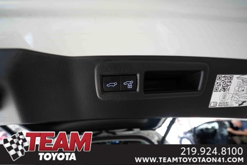 Used 2021 Toyota Venza LE image 29