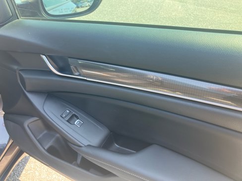 Used 2018 Honda Accord Sport image 31