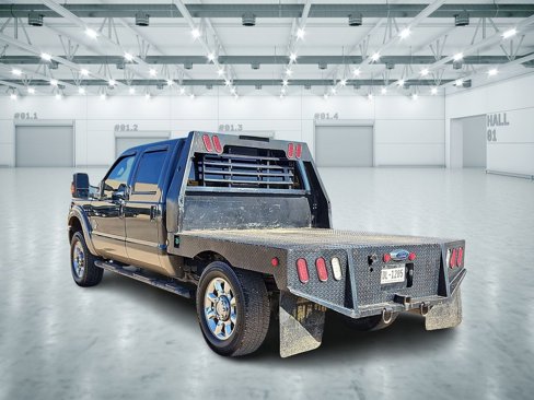 Used 2014 Ford F250 Lariat w/ Lariat Interior Package image 2