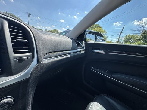 Used 2019 Chrysler 300 Limited image 26