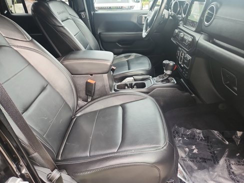 Used 2019 Jeep Wrangler Unlimited Sahara image 3