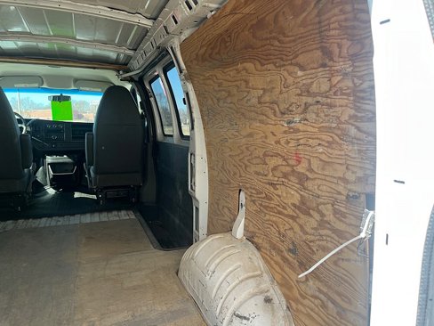 Used 2012 Chevrolet Express 2500 image 10