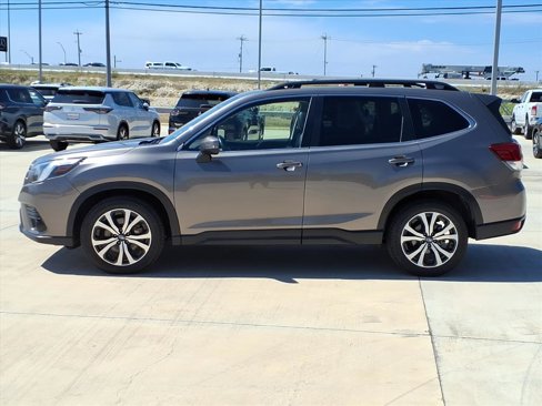 Used 2022 Subaru Forester Limited image 6