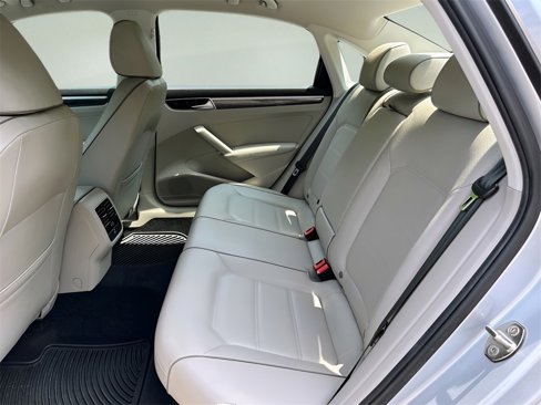 Used 2018 Volkswagen Passat 2.0T SE image 23