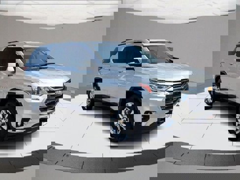 Used 2021 Chevrolet Traverse LT image 2