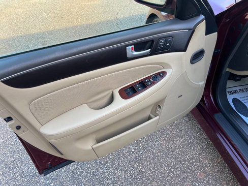 Used 2012 Hyundai Genesis 3.8 w/ Premium Pkg image 9