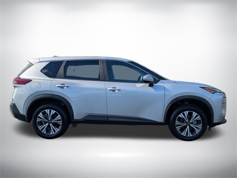 Used 2023 Nissan Rogue SV image 3