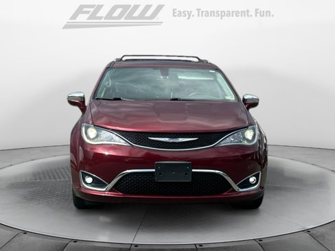 Used 2020 Chrysler Pacifica Limited image 2