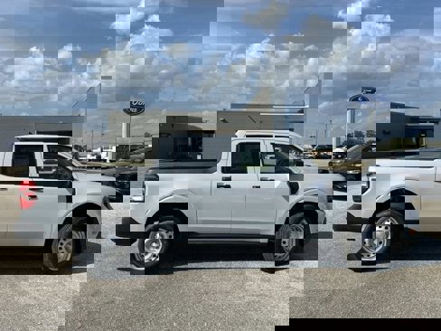 New 2025 Ford Maverick XL image 4