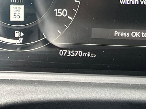 Used 2019 Land Rover Range Rover Velar R-Dynamic SE image 29