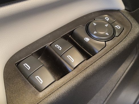 Used 2018 Chevrolet Equinox LS image 27