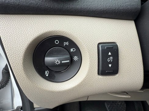 Used 2015 Ford Fiesta Titanium image 14