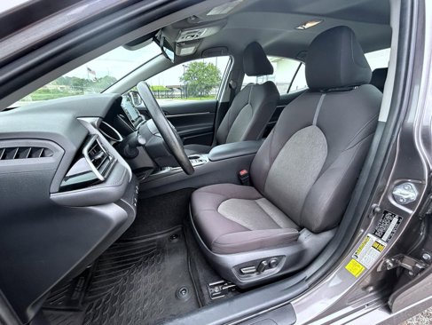 Used 2022 Toyota Camry LE image 10
