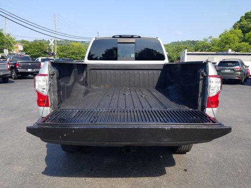 Used 2017 Nissan Titan PRO-4X image 5
