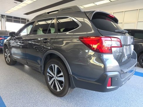 Used 2018 Subaru Outback 2.5i Limited image 3