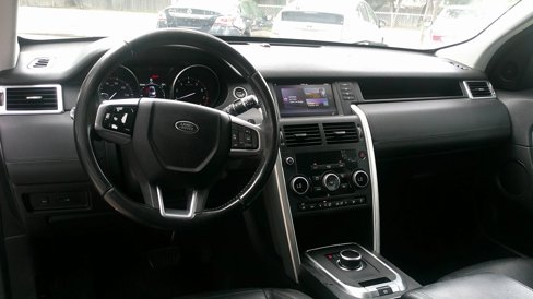 Used 2017 Land Rover Discovery Sport SE image 30