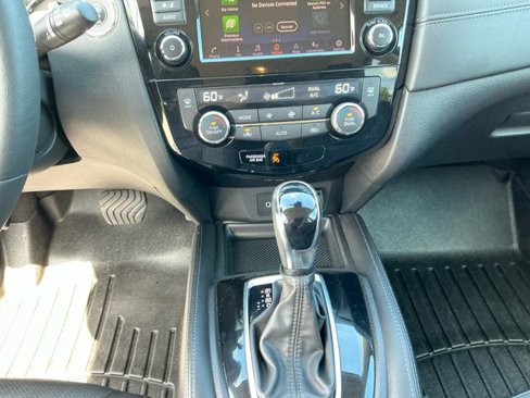 Used 2018 Nissan Rogue SL image 11