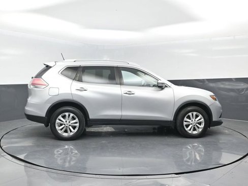 Used 2016 Nissan Rogue SV image 3