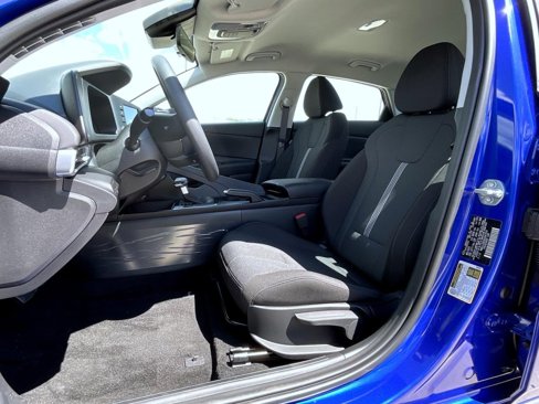 New 2025 Hyundai Elantra SE image 11