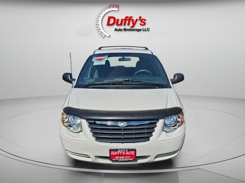 Used 2005 Chrysler Town & Country LX image 8