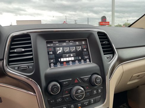 Used 2018 Jeep Grand Cherokee Limited w/ Trailer Tow Group IV image 19