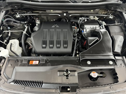 Used 2024 Mitsubishi Eclipse Cross LE image 11