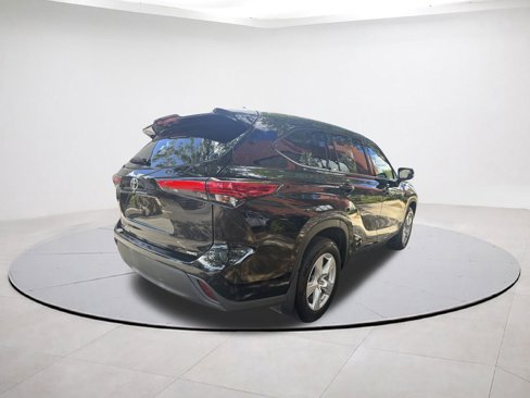 Used 2021 Toyota Highlander L image 3