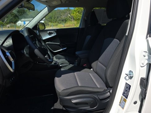 Used 2025 Kia Soul LX w/ LX Technology Package image 9