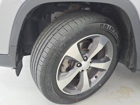 Used 2020 Jeep Cherokee Limited image 31