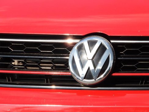 Used 2016 Volkswagen Jetta GLI SE image 2