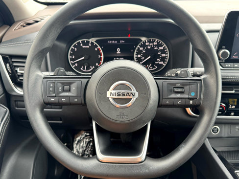 Used 2021 Nissan Rogue SV image 11