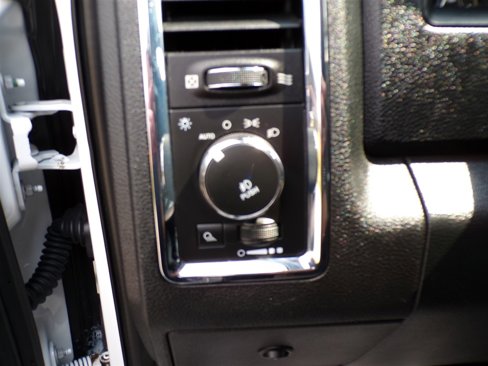 Used 2014 RAM 3500 Laramie image 33