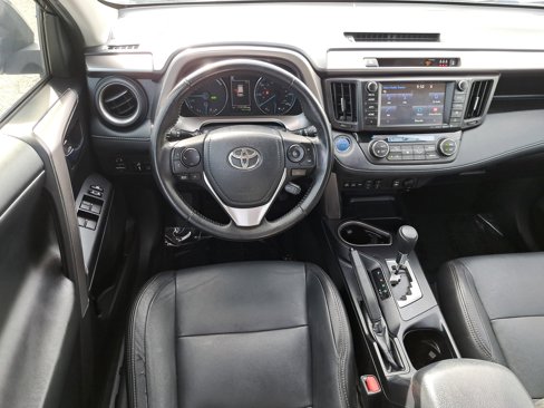 Used 2018 Toyota RAV4 XLE image 12