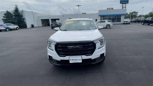 Used 2022 GMC Terrain SLE w/ Driver Convenience Package image 3