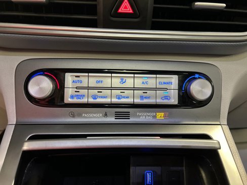 Used 2019 Hyundai Kona Limited image 17