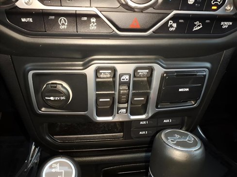Used 2018 Jeep Wrangler Unlimited Sahara w/ Dual Top Group image 19