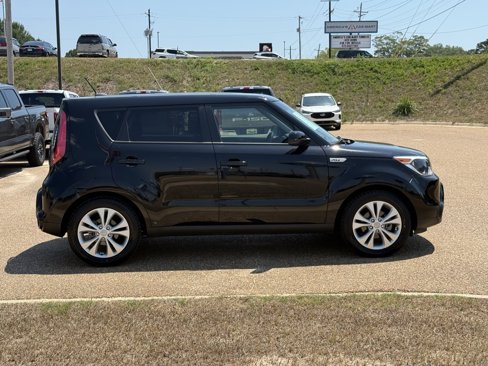 Used 2016 Kia Soul + image 4