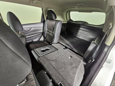 Used 2018 Nissan Rogue SV image 22