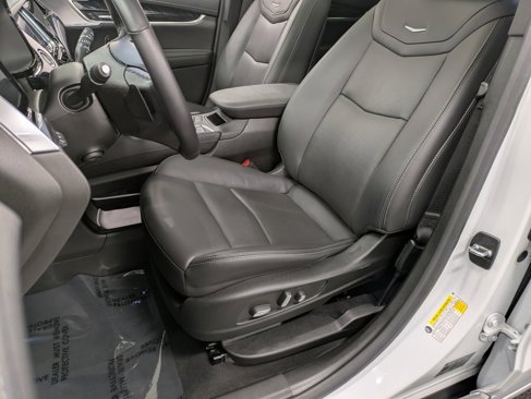 Used 2022 Cadillac XT6 Premium Luxury w/ Technology Package image 10