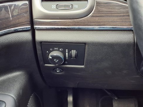 Used 2018 Jeep Grand Cherokee Overland image 18