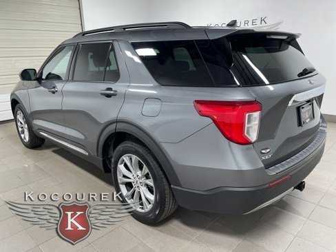 Used 2022 Ford Explorer XLT w/ Equipment Group 202A image 4