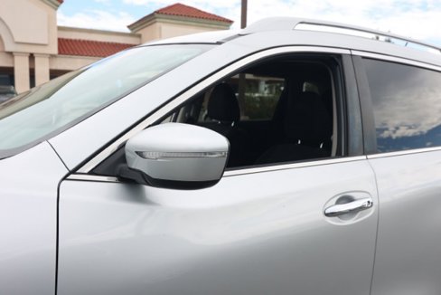 Used 2015 Nissan Rogue SV w/ SV Moonroof Package image 12