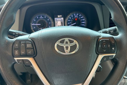Used 2018 Toyota Sienna LE image 26
