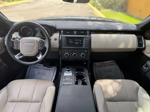 Used 2017 Land Rover Discovery SE image 14